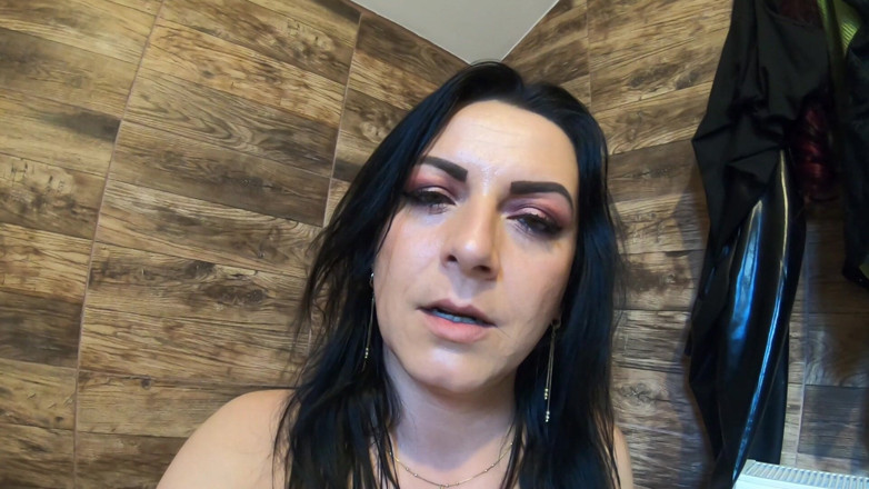 MilfyCalla: Nessun reggiseno trucco e provocante. Capezzoli duri, stuzzicamenti allo specchio...