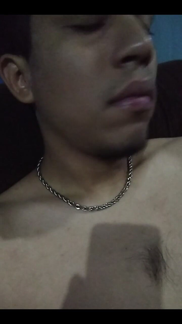 AlexAlejandro13: Buen comienzo de semana ombligo