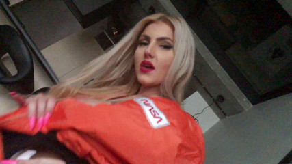 Leon Lambert Girls Twerk Parties CFNM: 最美丽的天然大奶金发女郎脱衣服和摇晃屁股来挑逗，第一人称视角摄像头私人电话