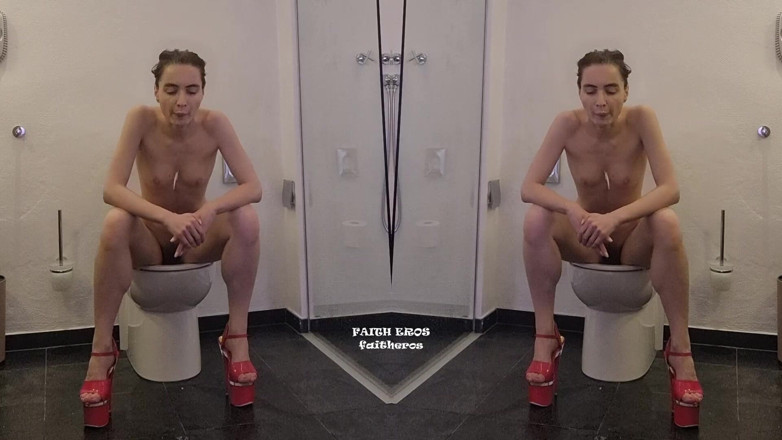 Faith Eros: Zehenzapfen auf der toilette
