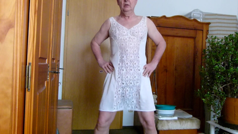 Andi Geil: Дрочу в Petticoat моей мачехи