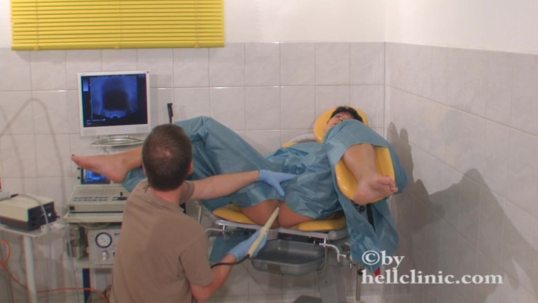 Rubber & Clinic Studio - 1ATOYS: Xtreme - fantasia de exame anal