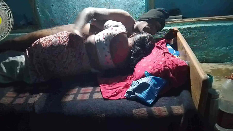 Desi palace: Úžasný hardcore sex se sexy manželkou