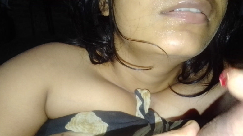 Soni sk: Mon mari rentre à la maison en me baise et fait...