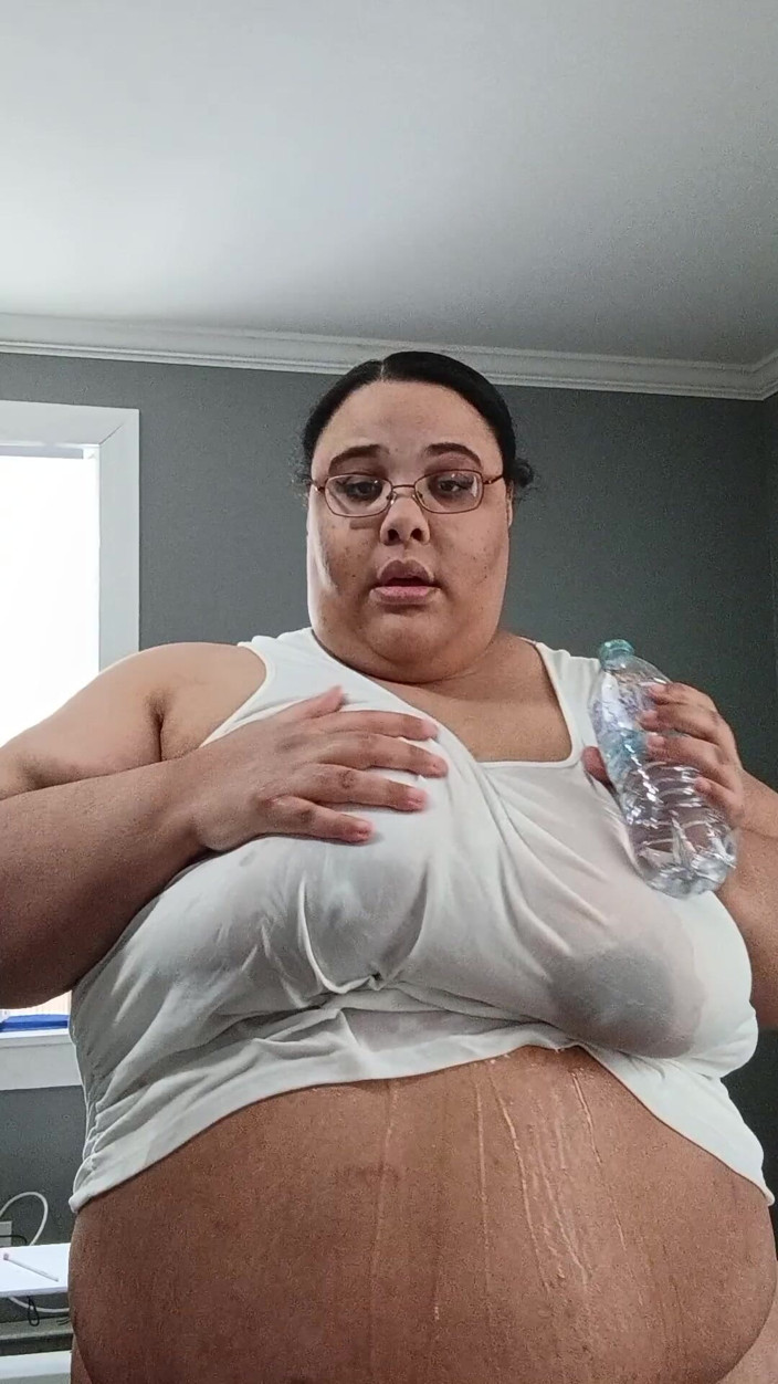 Jessica pigslut: Peitos molhados