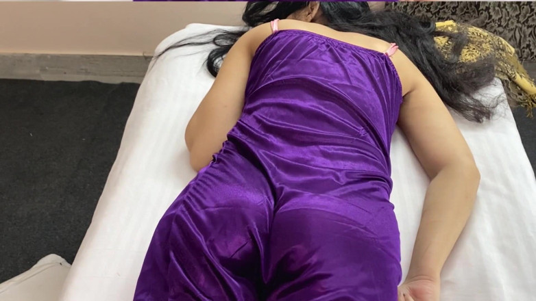 Desifilmy45: Mătușa vecină Ki Chudai - film sexual hindi complet