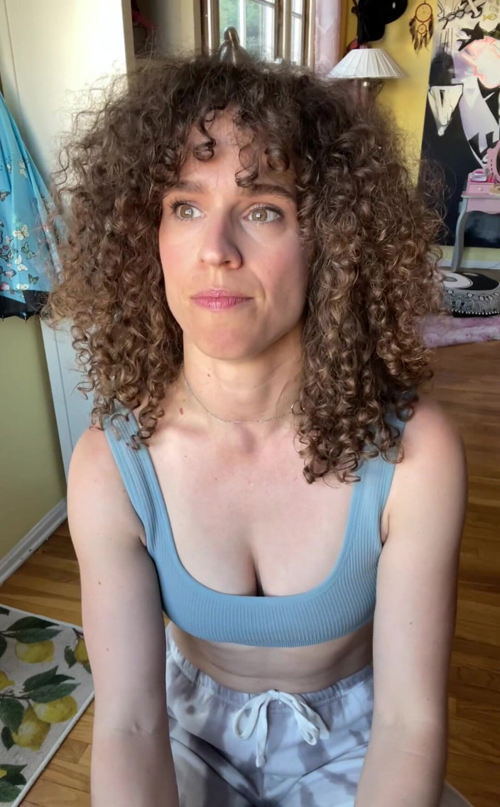 VibeWithMommy: 你们中的一些人喜欢我的故事讲述！这里讲述我第一次脱衣的故事，以及我对成为继母的感觉。