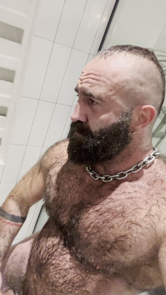 Tyler Rex: Urso Musculoso Verbal Masturba Seu Pau Grande Com Anel De...