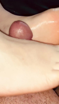 Beau footjob 2
