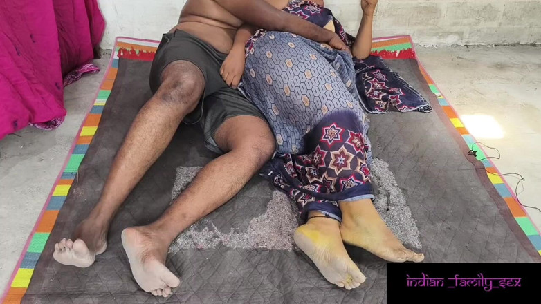 Indian IFS: Stiefmoeder en stiefzoon kijken naar porno en hadden seks