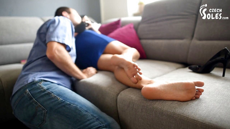 Czech Soles - foot fetish content: Adoração sexy do pé e do sapato da esposa