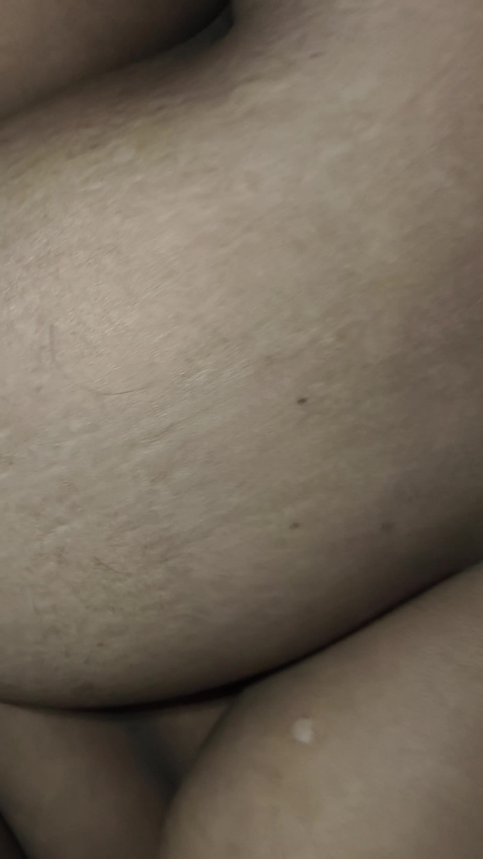 Realmallucouplevlog: Ma chérie aujourd’hui, je montre mes seins gorgés de lait...