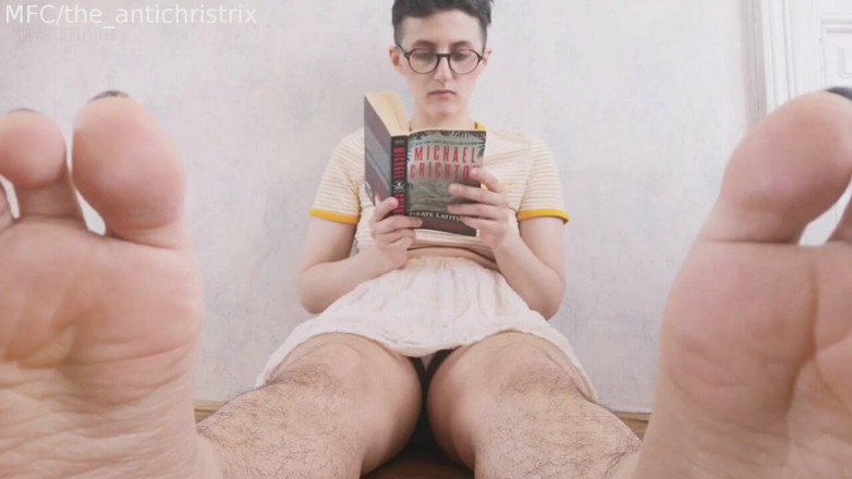 The Antichristrix: Negeren en panty tonen