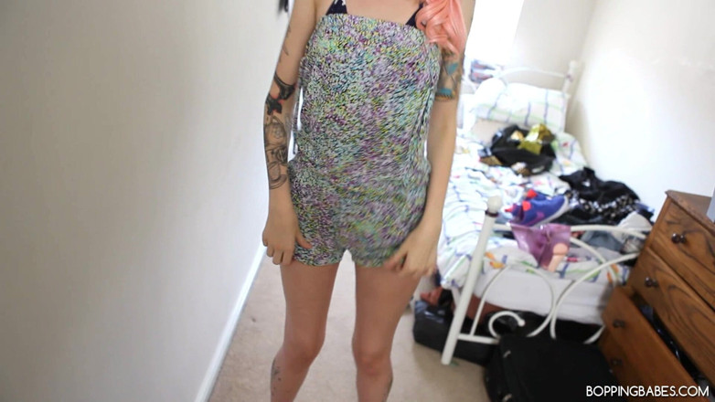 Bopping babes: Minni - Bikini Star