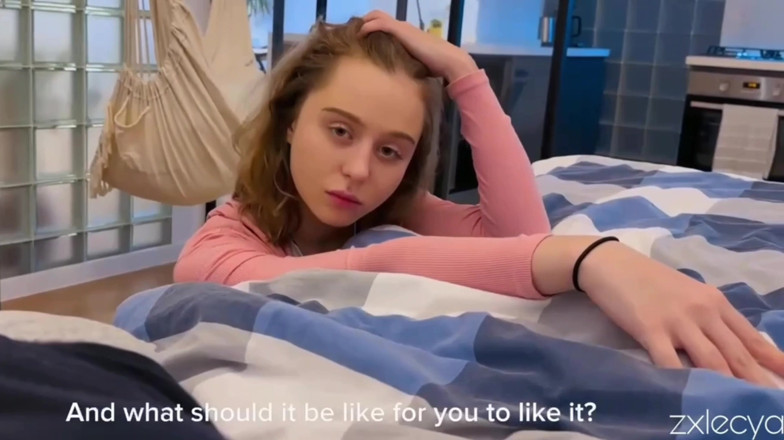 Zxlecya: Une Demi-sœur Lesbienne Essaye Une Bite Pour La Première Fois