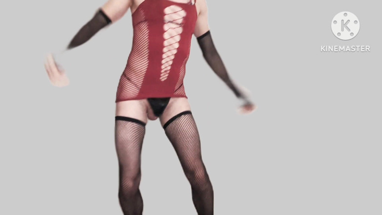 Kikimora: Sexy travestito trans trans che balla erotico