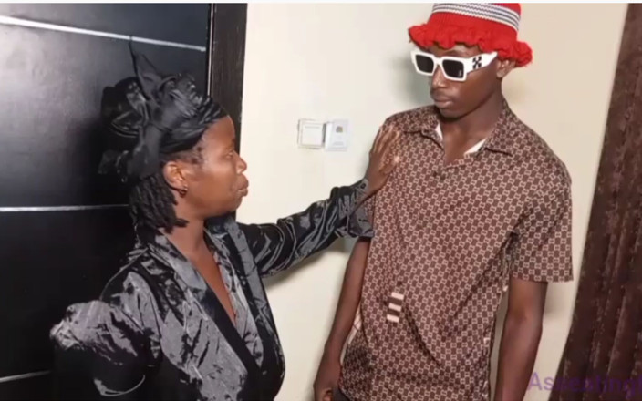 Ebony juicybutt: Ho sedotto e scopato il figliastro di 20 anni del mio...