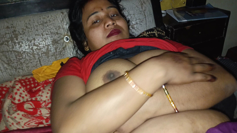 Pinkyrani2333: Bhabhi merah jambu meletakkan jari ke dalam pepeknya dan mengeringkan...