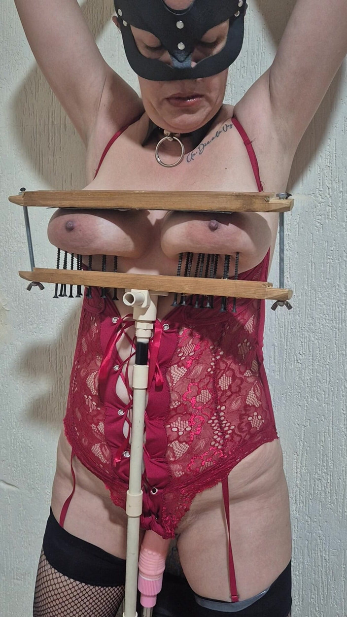 Submissive Susanna: Elektriciteit in mijn tepels