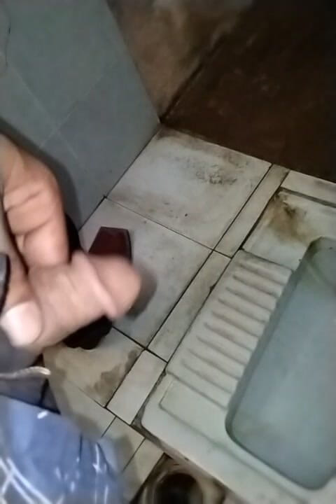 Ak khan: Video kencing pendek
