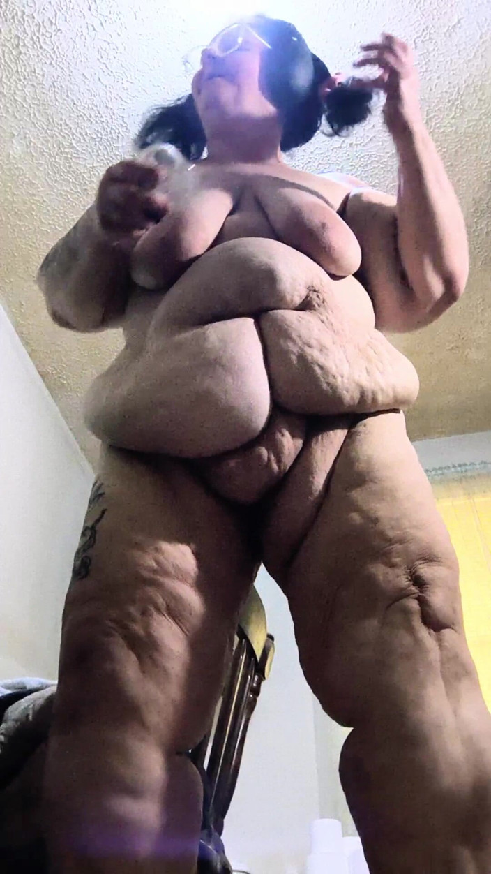 HerculesnVENUS: MiLF che squirta una coppa per riempire la sua vita...