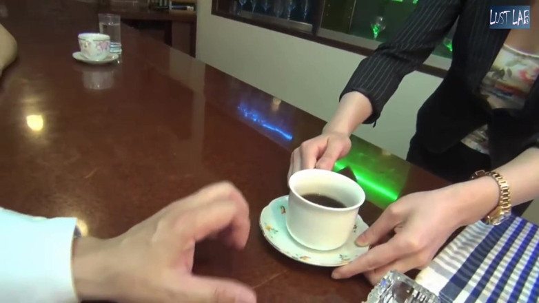 Lust lab: Surpresa no café da tarde. a mulher ao meu lado...