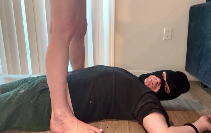 Peppermint Giantess: 67 déesse taille 16 pieds piétinent