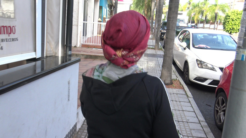 Souzan Halabi: 털이 무성한 보지를 보여주는 터키 이슬람 할망구