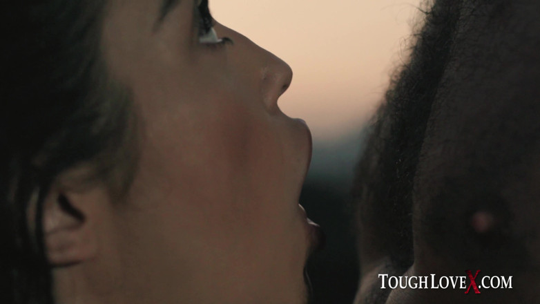 ToughLoveX: Vanessa Sky와 함께하는 하드코어 섹스