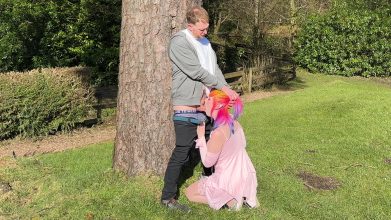 BiMFCoupleUK: Outdoor-fick - eine versaute elfe wird gefickt