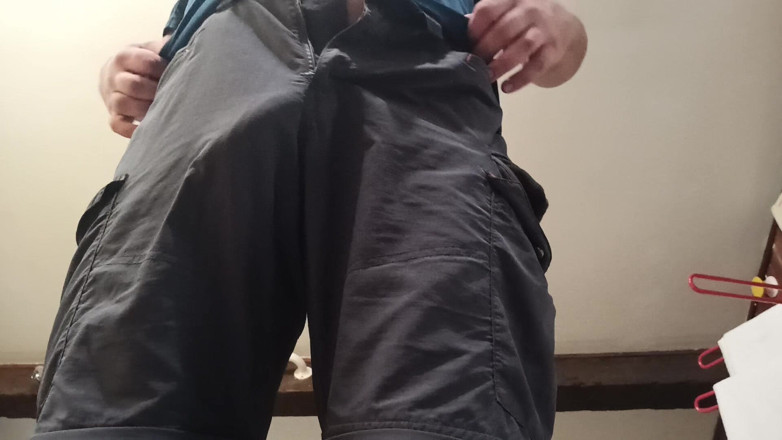Kinky Guy: Saya suka kencing dengan zakar besar saya
