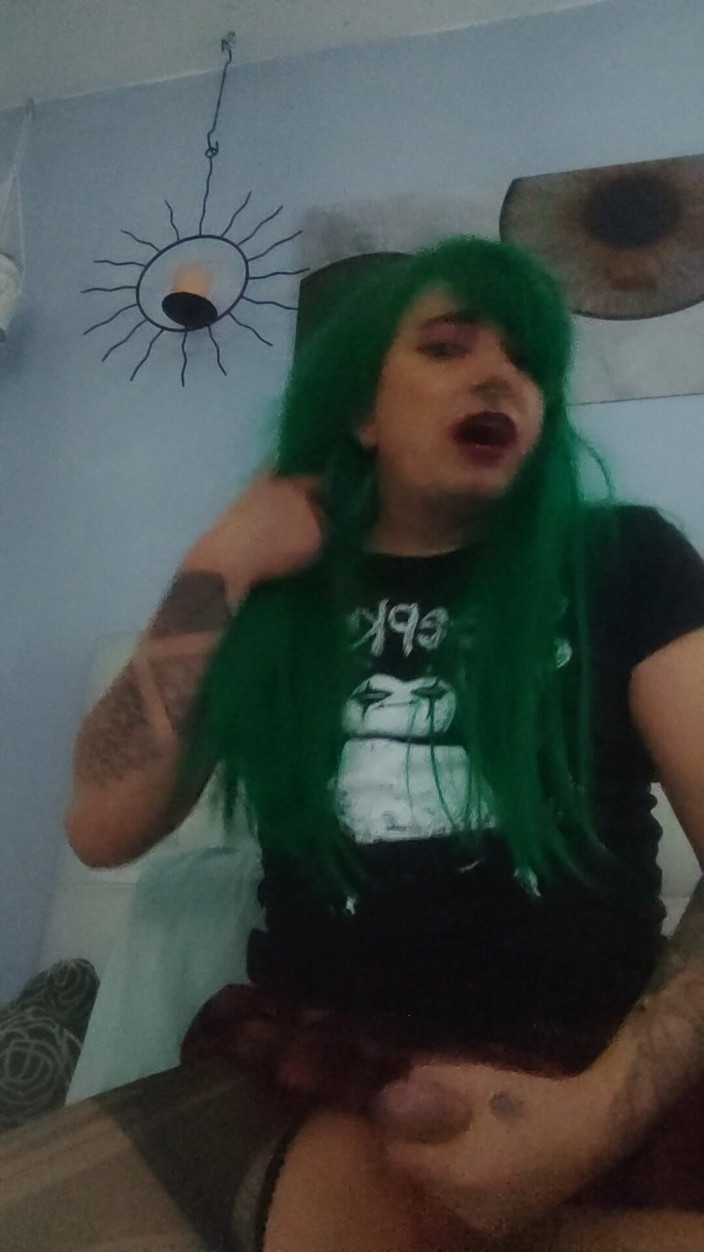 alicia-tv: Shemale punk german oferă solo spermă