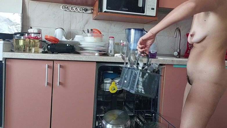 Amateur_MS: Чуттєва мамка на кухні, волохата пизда, великі цицьки, велика дупа. Волосся зрілої пизди, велика дупа, великі цицьки.