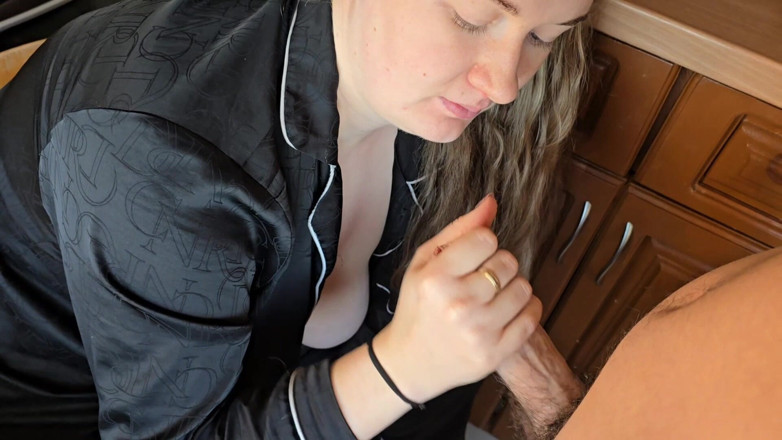 HNC Productions: Une Bonne Femme Donne Toujours À Son Mari Exactement Ce Dont...