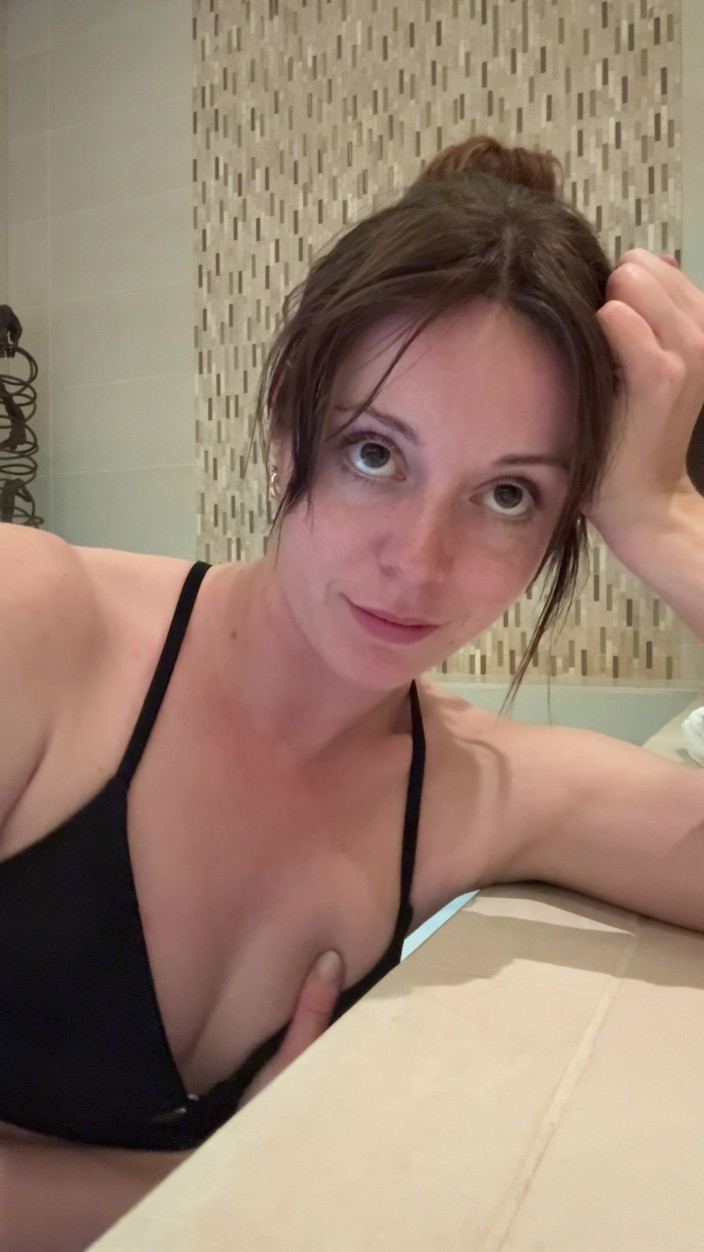 Nadia Foxx: Реактивний оргазм у спа!