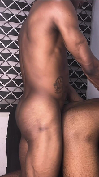 Stilesbhalifa1: Cậu bé trẻ nhút nhát lần đầu tiên quay băng sex...