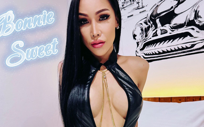 TransFindHer: Bonnie Sweet - největší zadek na Ladyboy MILF dostane creampie