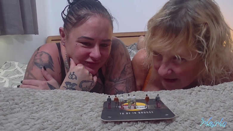 Molly MILF: Giantess-molly dan. Cheyenne bermain dengan orang-orang kecil