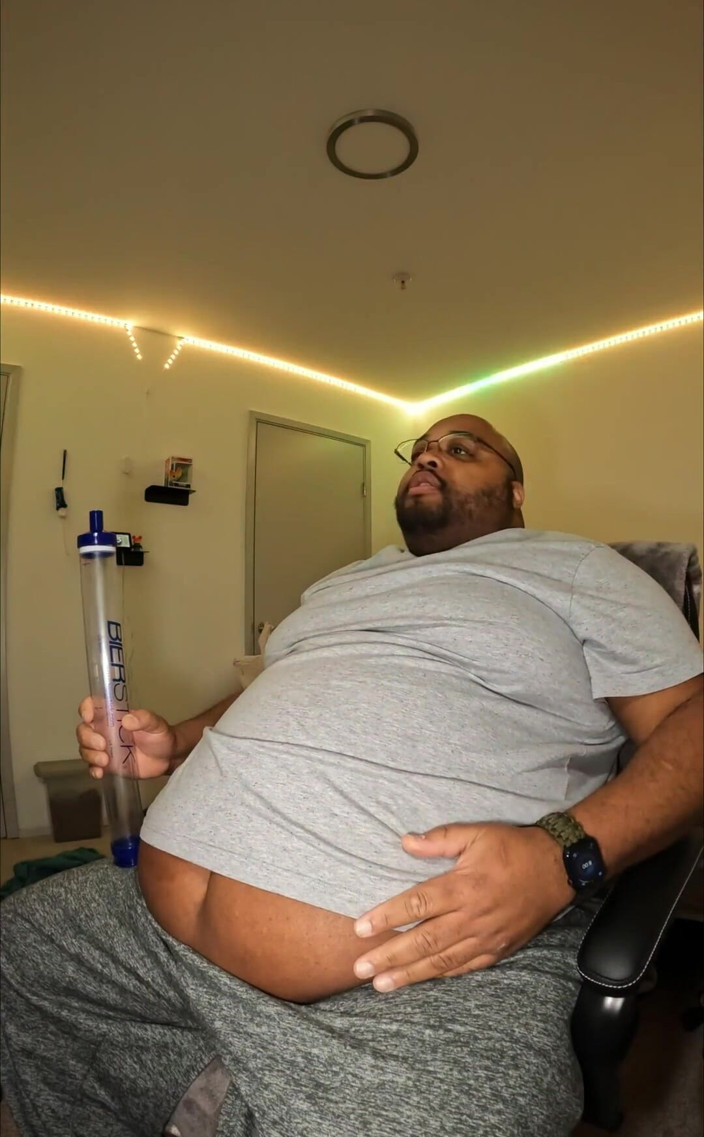 Blkhole420: Pół na pół Bierstick chug przed snem.