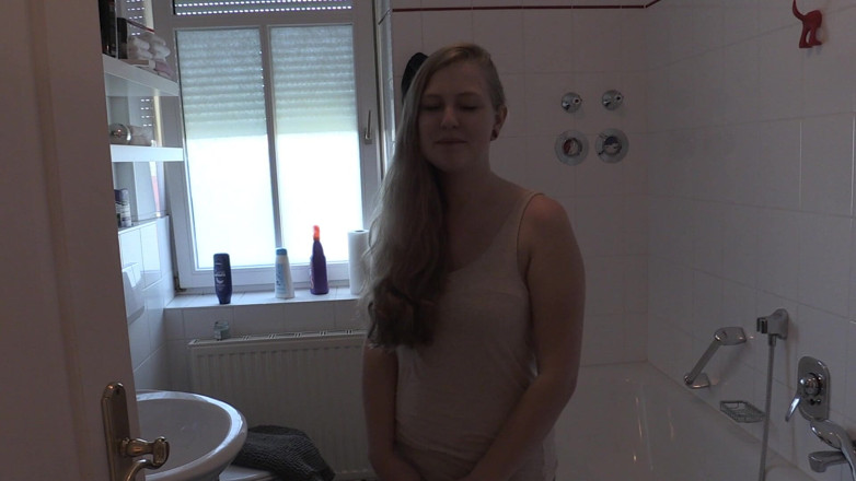 Casting66: Julia pisse