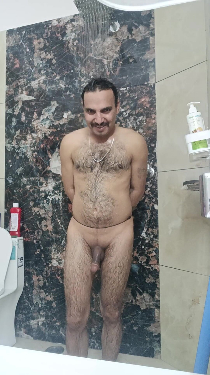 Rajasthani-old-lover:  Un indien desi prend une douche