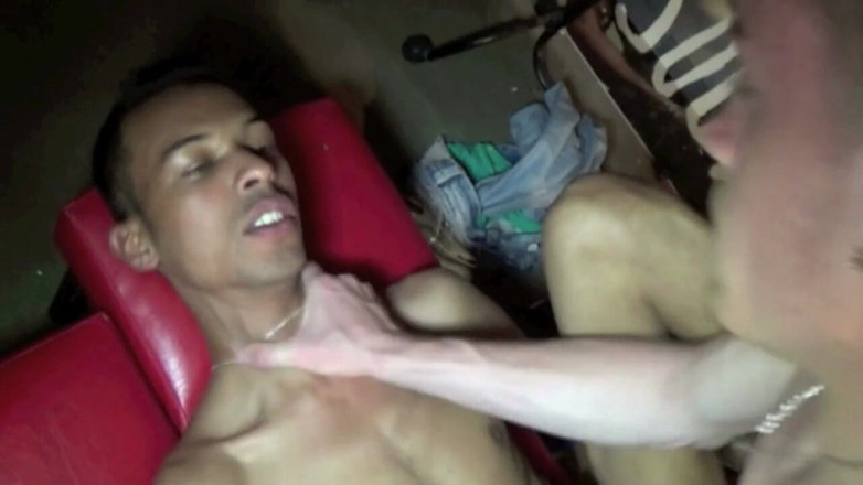 Crunch Boy: Twink Latinh bị người bạn thẳng của anh ấy lạm dụng