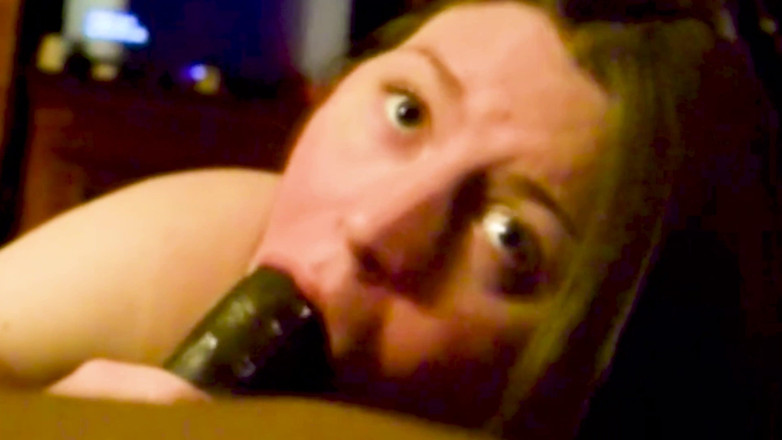 TrotzillaTheGod: La succulenta samantha si diverte a succhiare un bbc