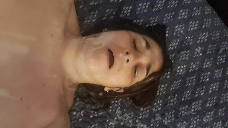 Mommy big hairy pussy: Con trai riêng đã tắm cho tôi trong sữa và muốn...