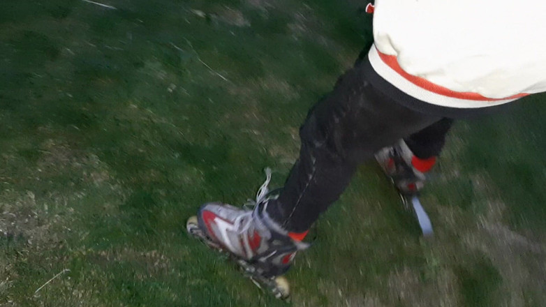Lesbian-illusion: Cours de roller avec cunnilingus