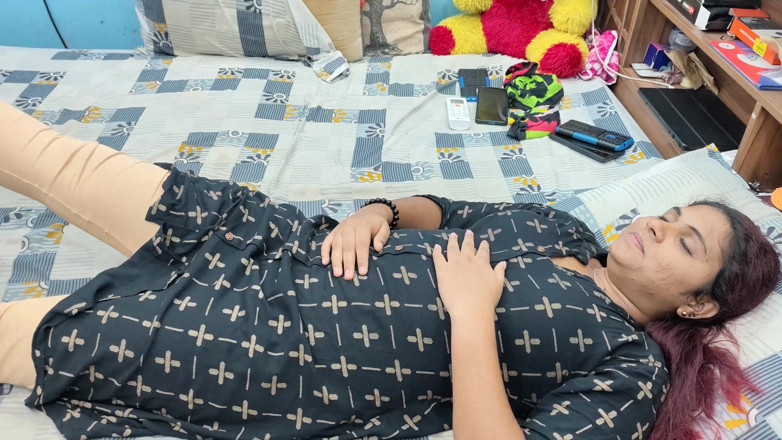 Vaishnavysharunraj: Pés beijam com peitos chupam
