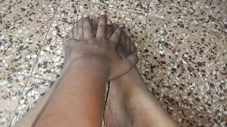 Sweet Indian cock: Vidéo de baise d’une bhabhi mura appliquant de la crème