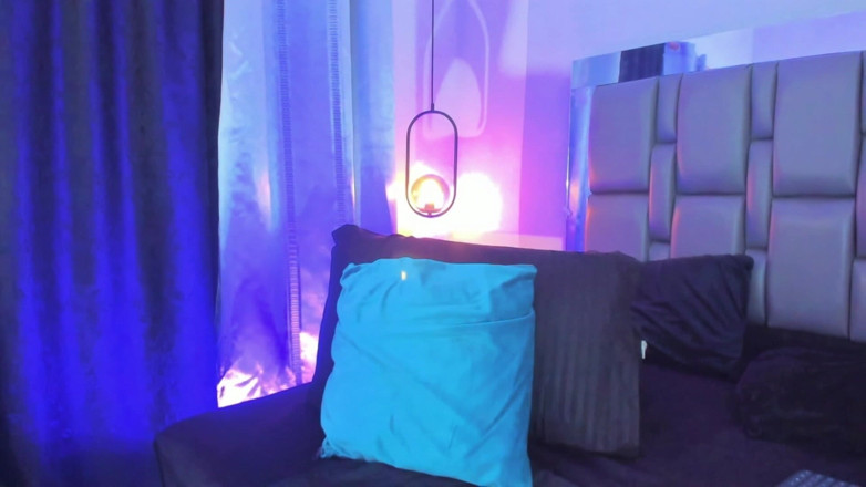 Emily Gil: Spectacol complet pe cameră web al unei curve columbiene