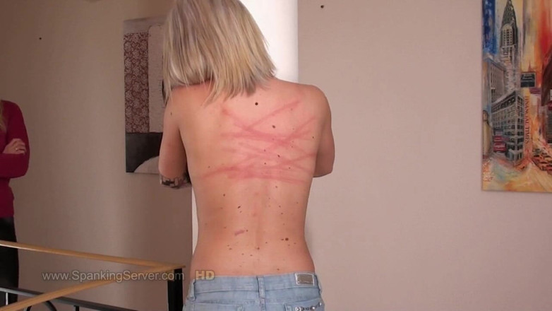 Spanking Server: Cora çıplak sırt kırbaçlama