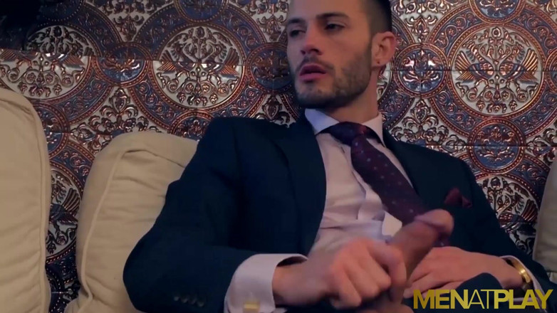 Menat Play: MENATPLAY Suited Andy Star dikongkek dubur oleh bearded Max Duro
